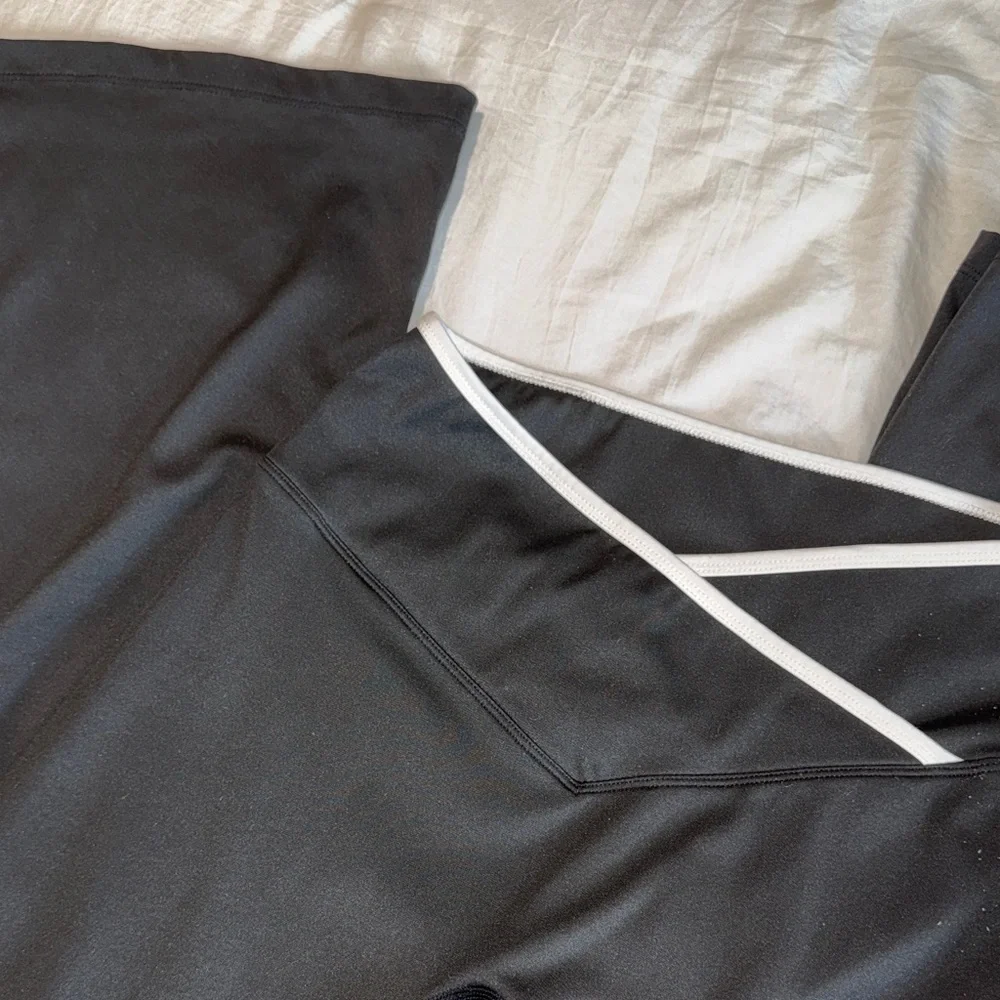 Set - Picture 3 of 4